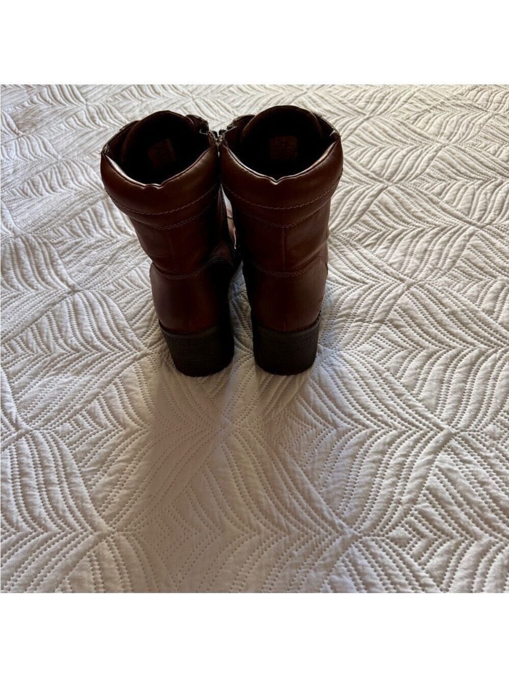 Eastland Women’s Brown Faux Leather Mid Calf Lace Up Boots. Size 9 - Picture 6 of 8
